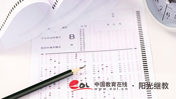 福建成人高考報(bào)名免試入學(xué)條件有哪些？要交費(fèi)嗎？
