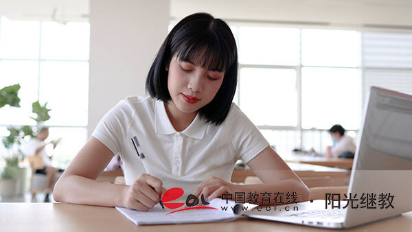 成人高考全流程有哪些？先交報名費(fèi)再交學(xué)費(fèi)嗎？