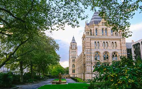 英國藝術設計留學報名條件 英國藝術專業(yè)院校推介