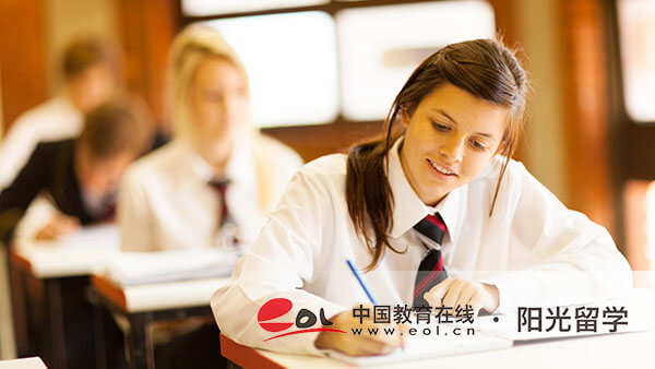 英國時尚管理專業(yè)本科留學費用是多少錢