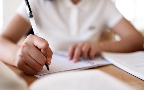 江蘇自考可以在外地考嗎？只能報省內(nèi)的學校嗎？