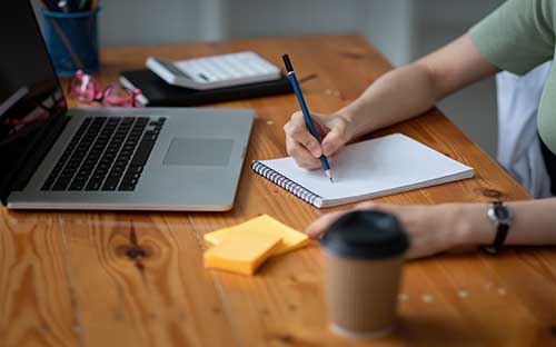 自考本科學(xué)位英語考試難度怎么樣？可以免考嗎？