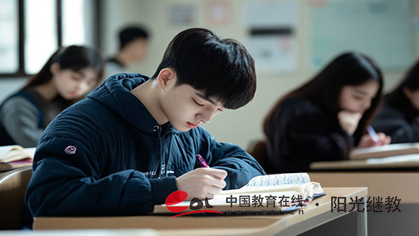 四川瀘州報(bào)名自考要多少錢？要注意哪些？